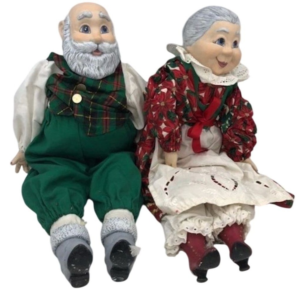 Vintage Style Santa and Mrs Claus Sitting Christmas Figures Red‎ Green Plaid 2pc